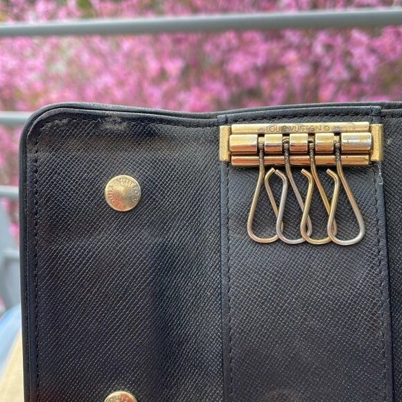 Louis Vuitton Mini Lin Multicle 4-Key Holder - Picture 7 of 13